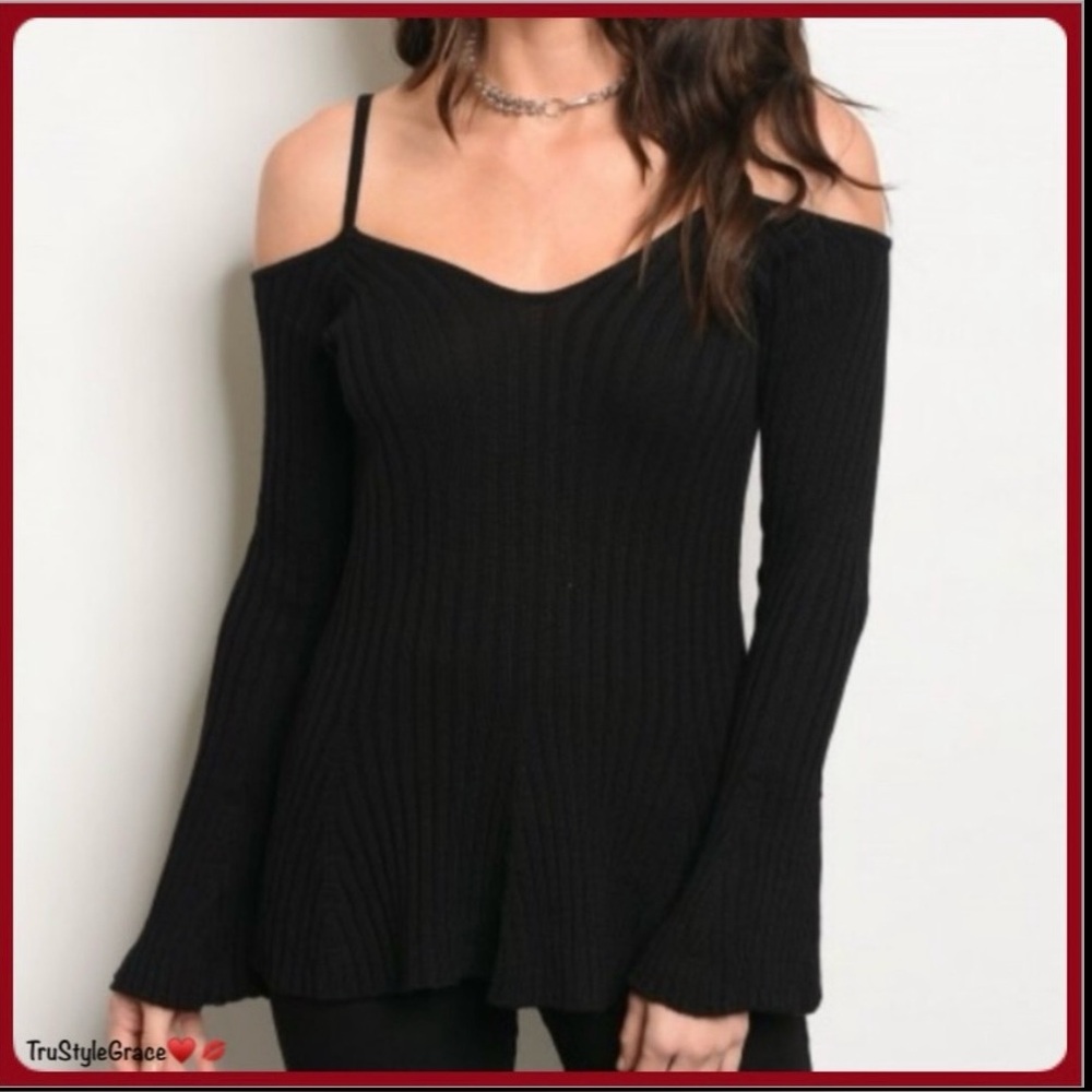 💋 Sexy Black Cold Shoulder Sweater Top - Size Medium